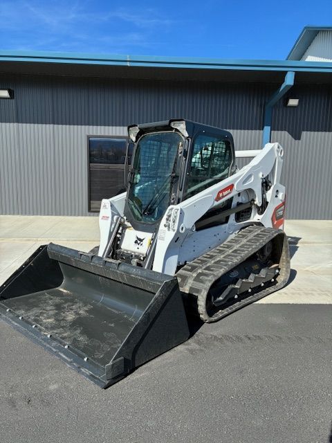 Like new Bobcat T770 Skid Steer