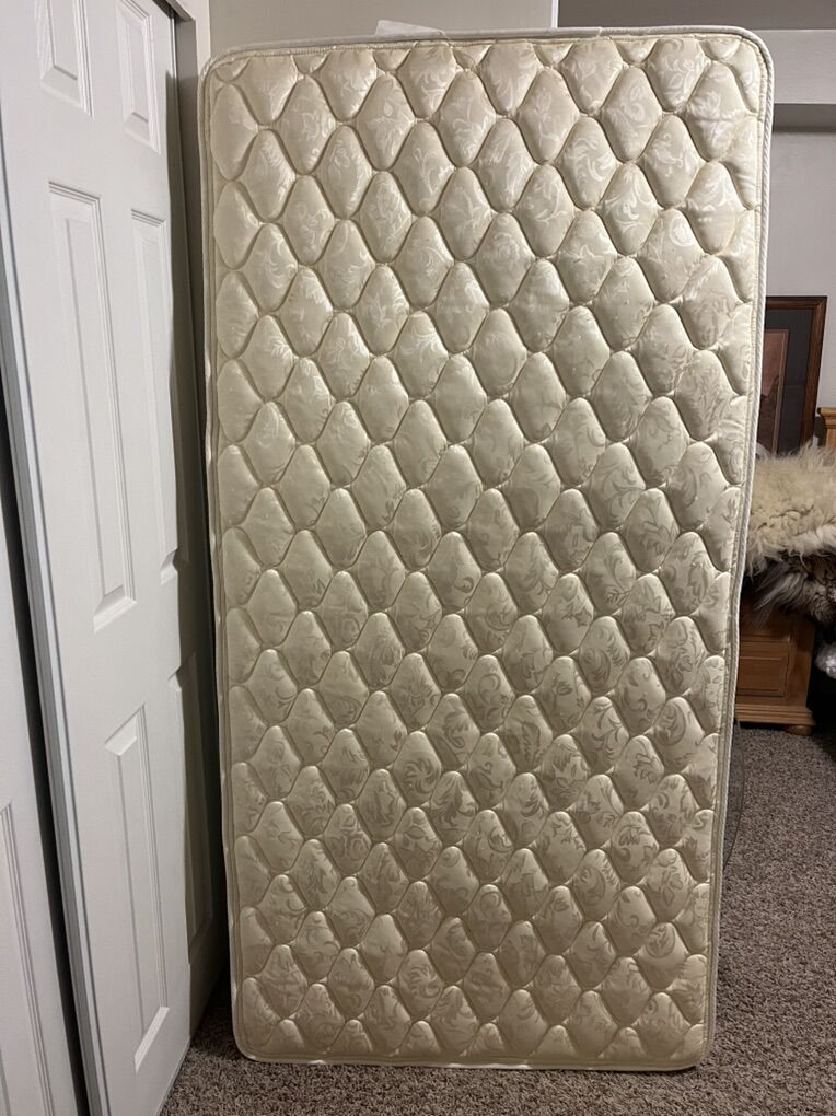 Twin Mattress (Virtually New) Trundle