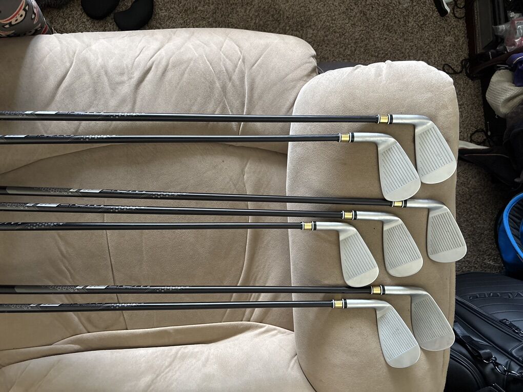 Srixom ZXi4 forged  Irons 5-G