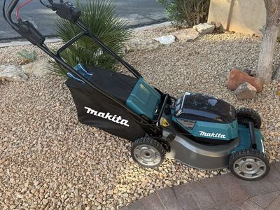 Lawnmower, cordless electric self propelled walk behind
