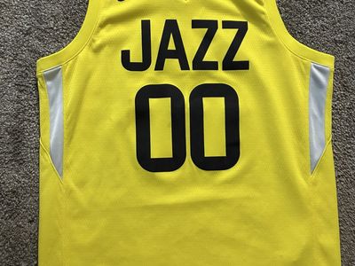 Youth L Nike Utah Jazz Jordan Clarkson #00 Icon Swingman Jersey YELLOW LVT