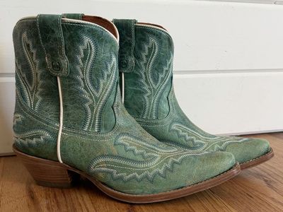 Cowgirl Boots, size 8.5