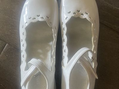 White Girl’s Shoes size 13 1/2