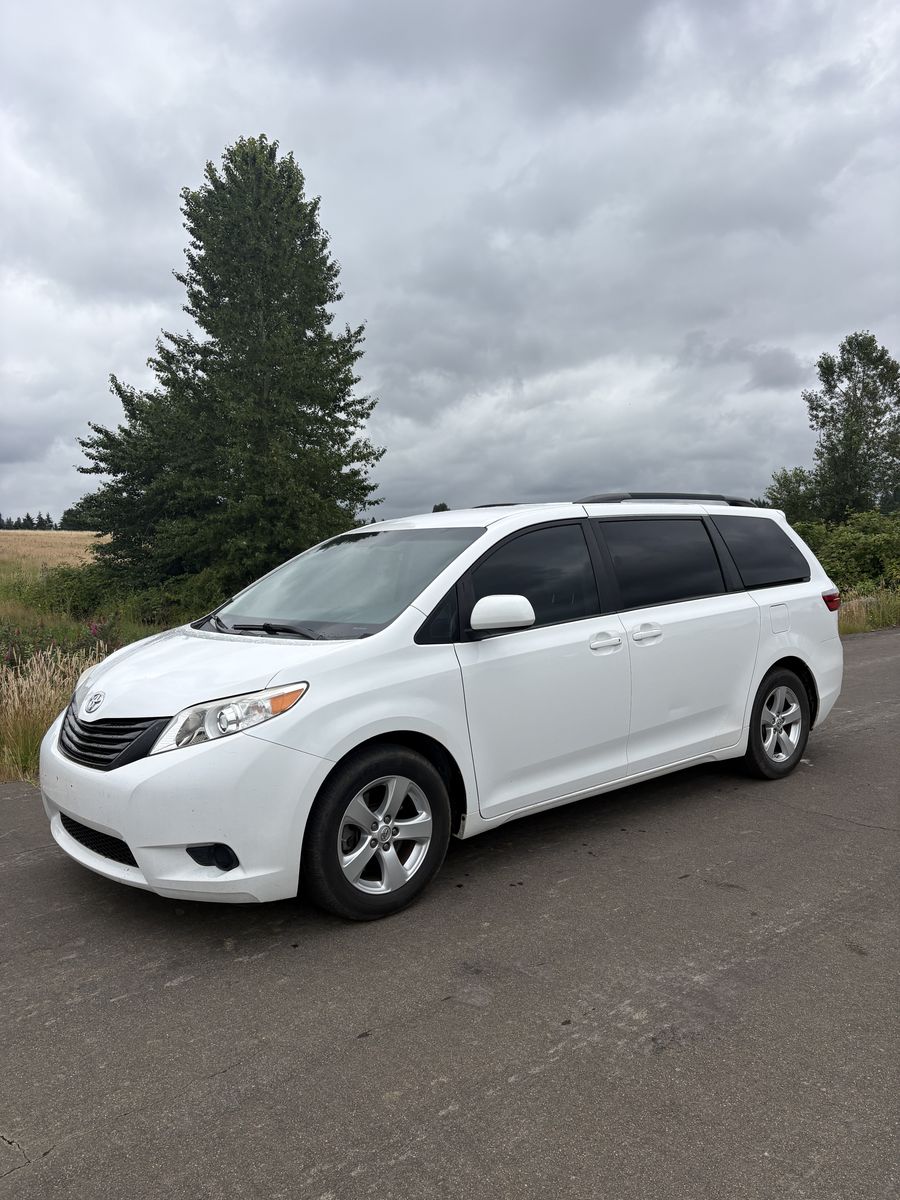 2016 Toyota sienna LE