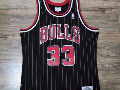 Mitchell & Ness Scottie Pippen Chicago Bulls Black Pinstripe Jersey Size L