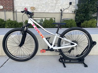 Trek Precaliber 24 - Kids Mountain Bike | Suspension Fork | 8-Speed