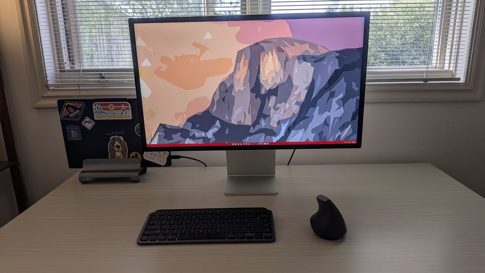 Apple 27" 5k Studio Display - Standard Glass w/ Tilt stand