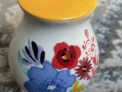 Pioneer woman singular floral salt or pepper shaker