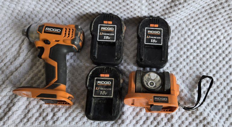 RIDGID 18V Cordless Power Tool Set with Impact Driver Light and 3 Batteries