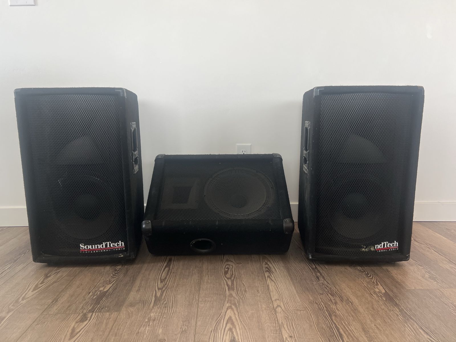 SoundTech CX3RC 2-Way Crossover PA Speakers (Pair) and Center Speaker (3-piece set)