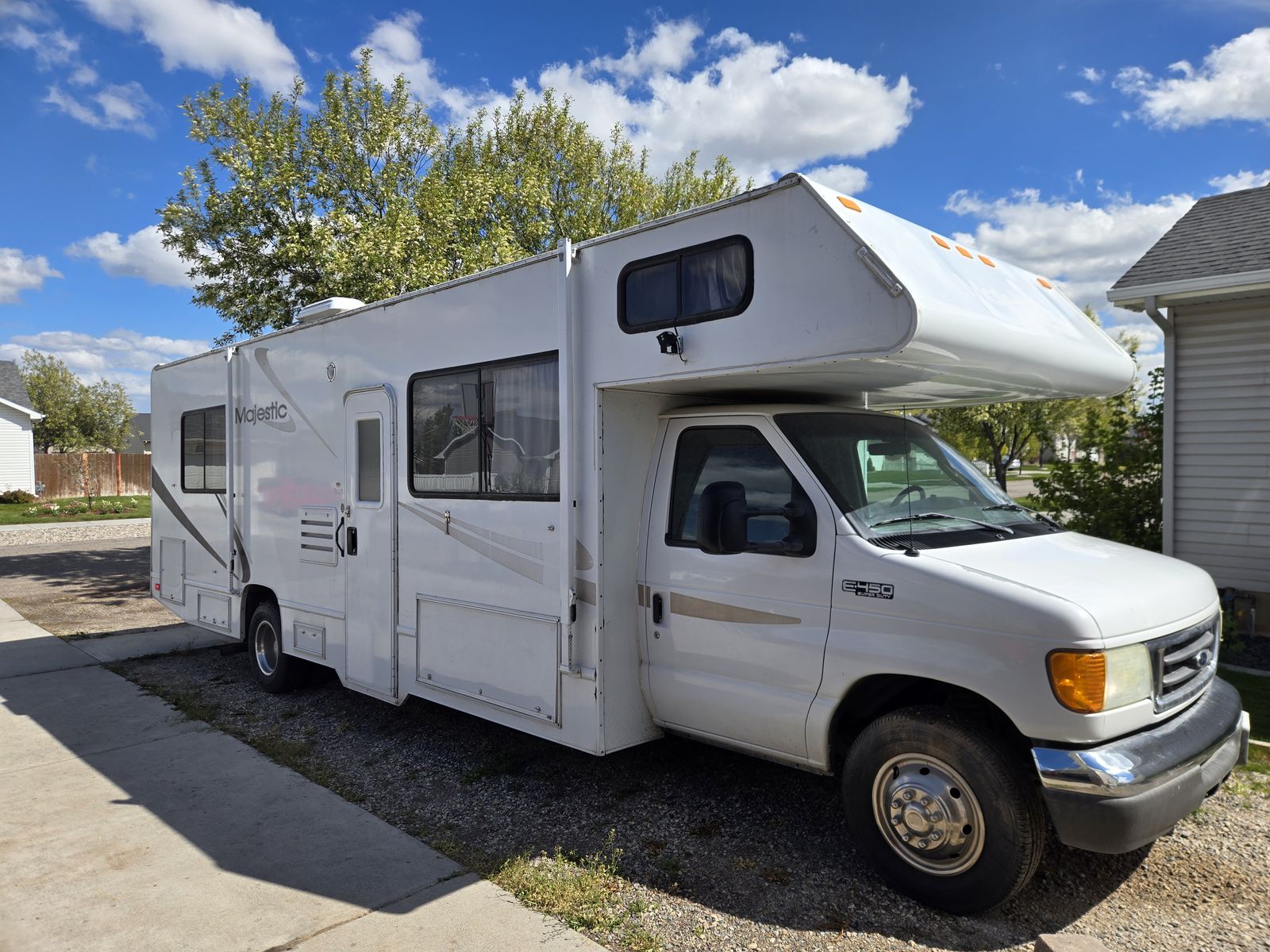 2005 30' Majestic Class C Motorhome