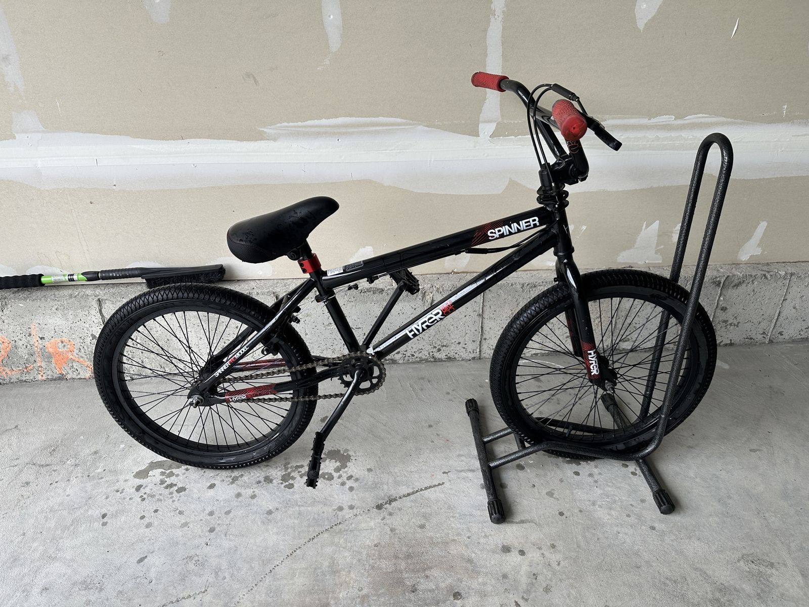 20’’HYPER Bike co Spinner, free style , good shape