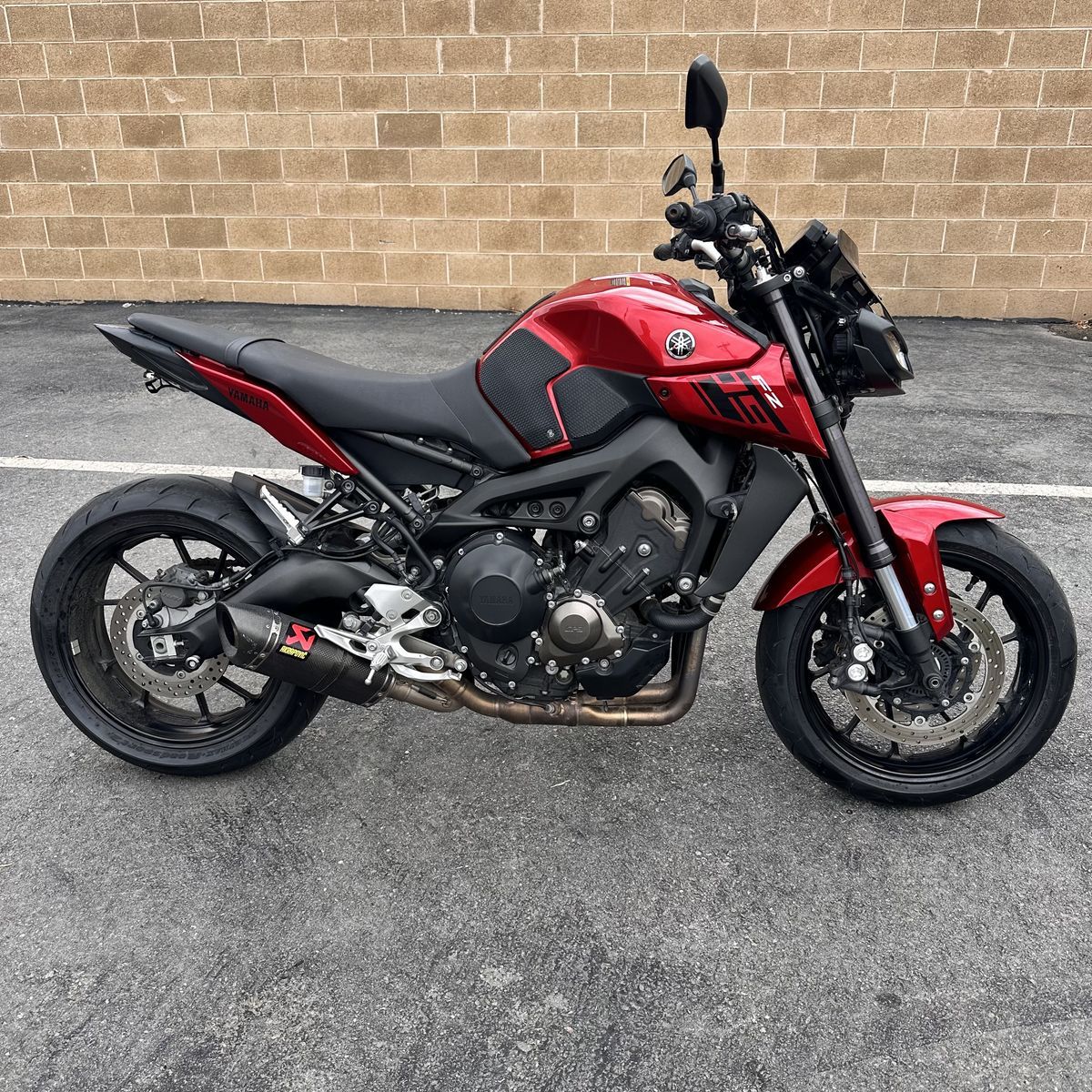 2017 Yamaha FZ-09 - Naked Sport BIke