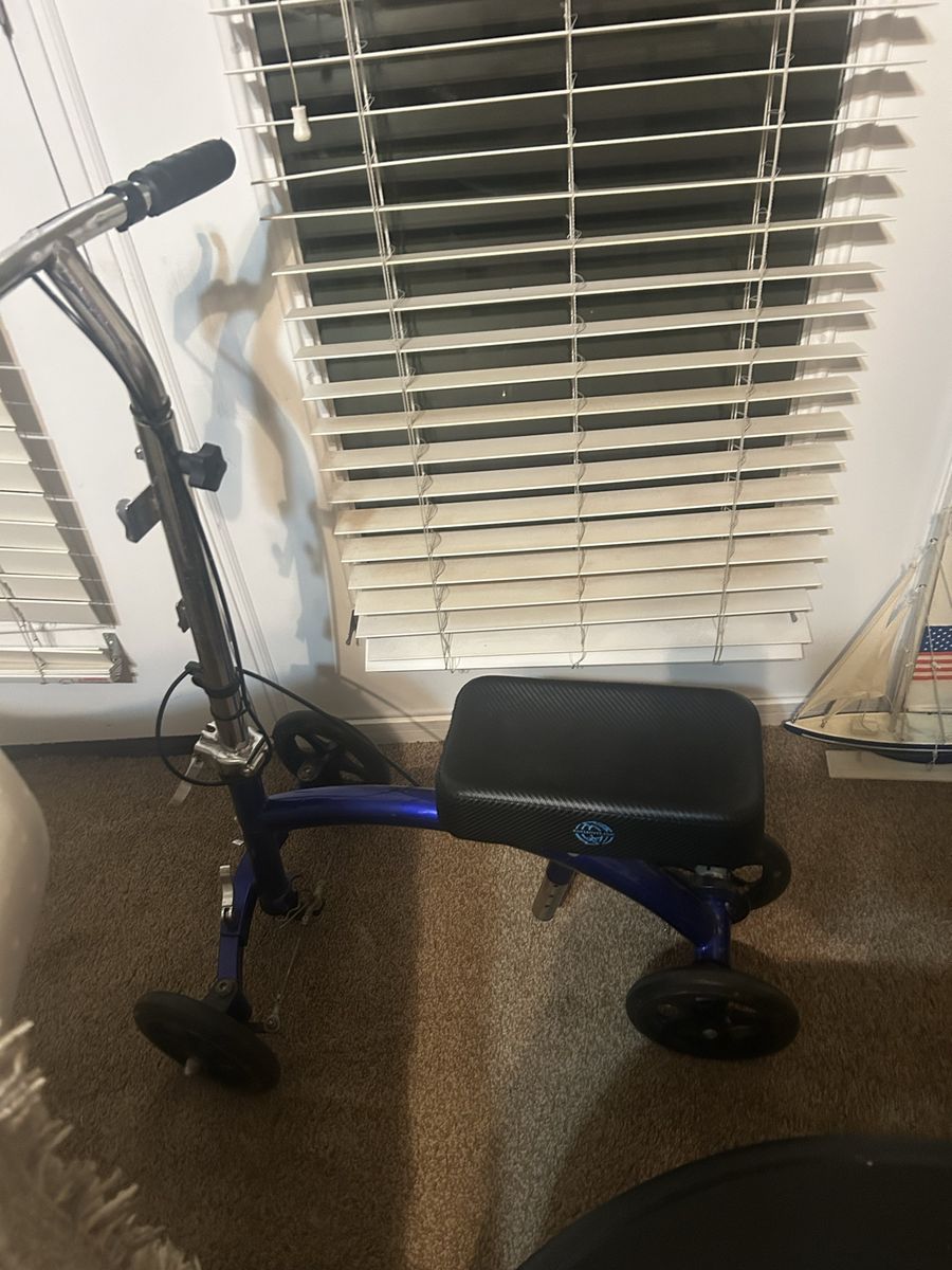 KneeRover Economy Knee Scooter Walker Crutch Alternative with Basket - Used