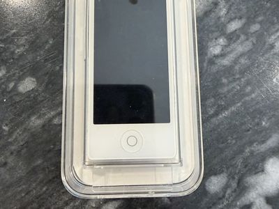 iPod Nano 7th Gen Silver Like New CIB Bad Battery