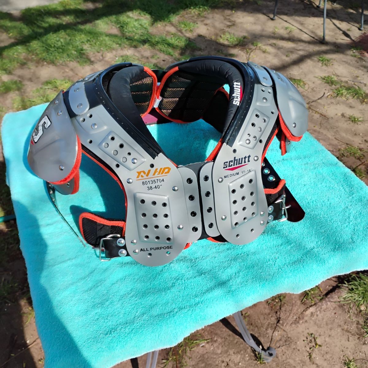 Schutt XV-HD Football Shoulder Pads Medium 17-18