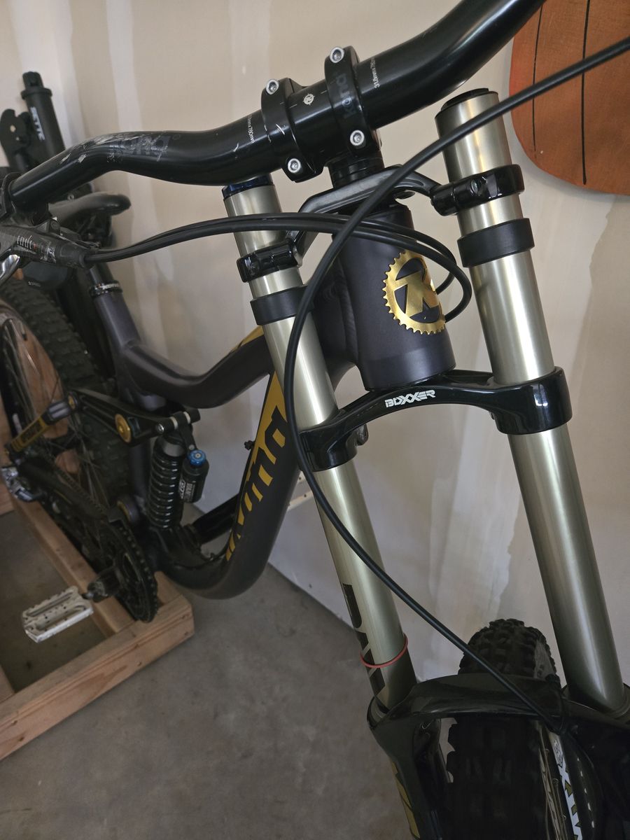 2012 Kona Operator (Downhill Mountain Bike Small)