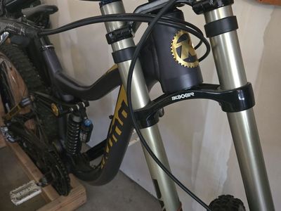 2012 Kona Operator (Downhill Mountain Bike Small)