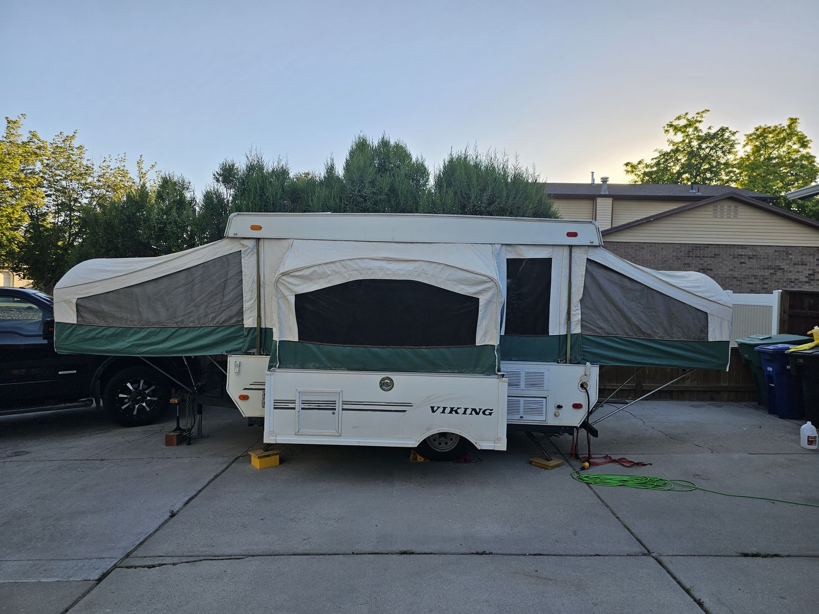 2000 Viking 2469 Tent Trailer