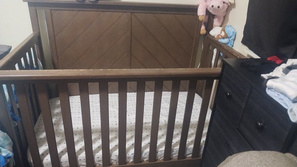 Convertible Wooden Baby Crib - Great Condition, Brown Finish