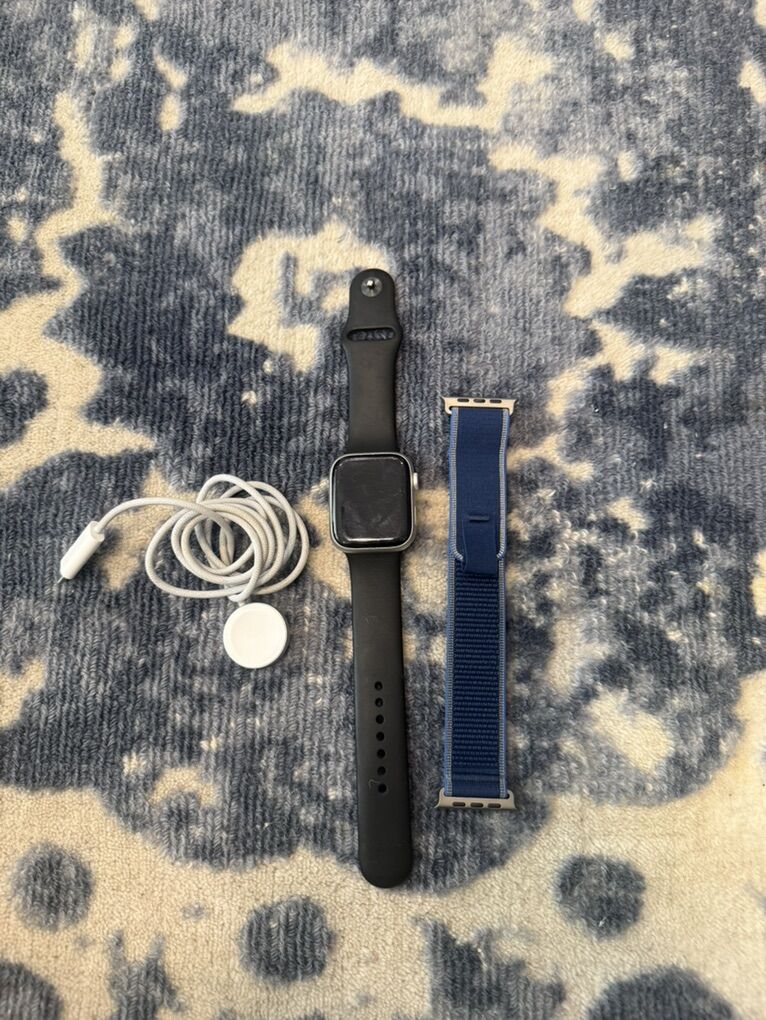 Apple Watch Series 9 45mm LTE Extra Band / Charger