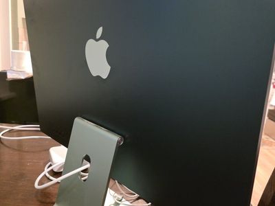 Apple iMac 24-inch M1 2021 Green 8GB RAM Desktop Computer with Keyboard
