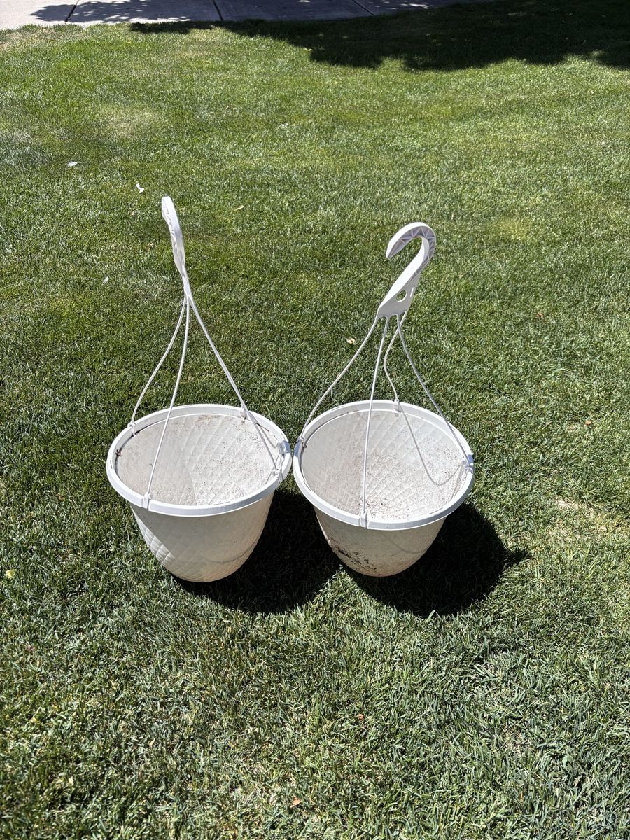 Hanging baskets/planter pots $5 each