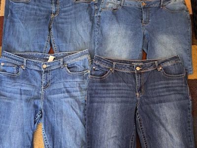 4 pair of womens jeans