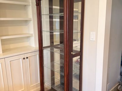 Ornate Dark Wood Display Curio Cabinet with Glass Shelves & Locking Door - Excellent Condition