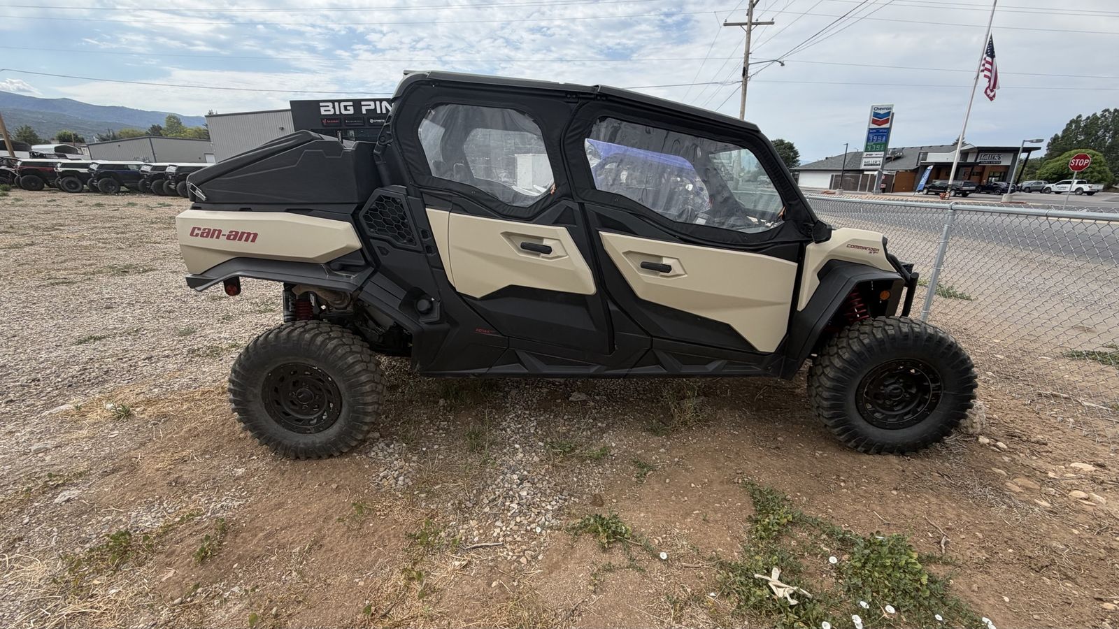 2024 Can-Am Commander Max UTV Side-by-Side - Tan & Black, 4-Seater