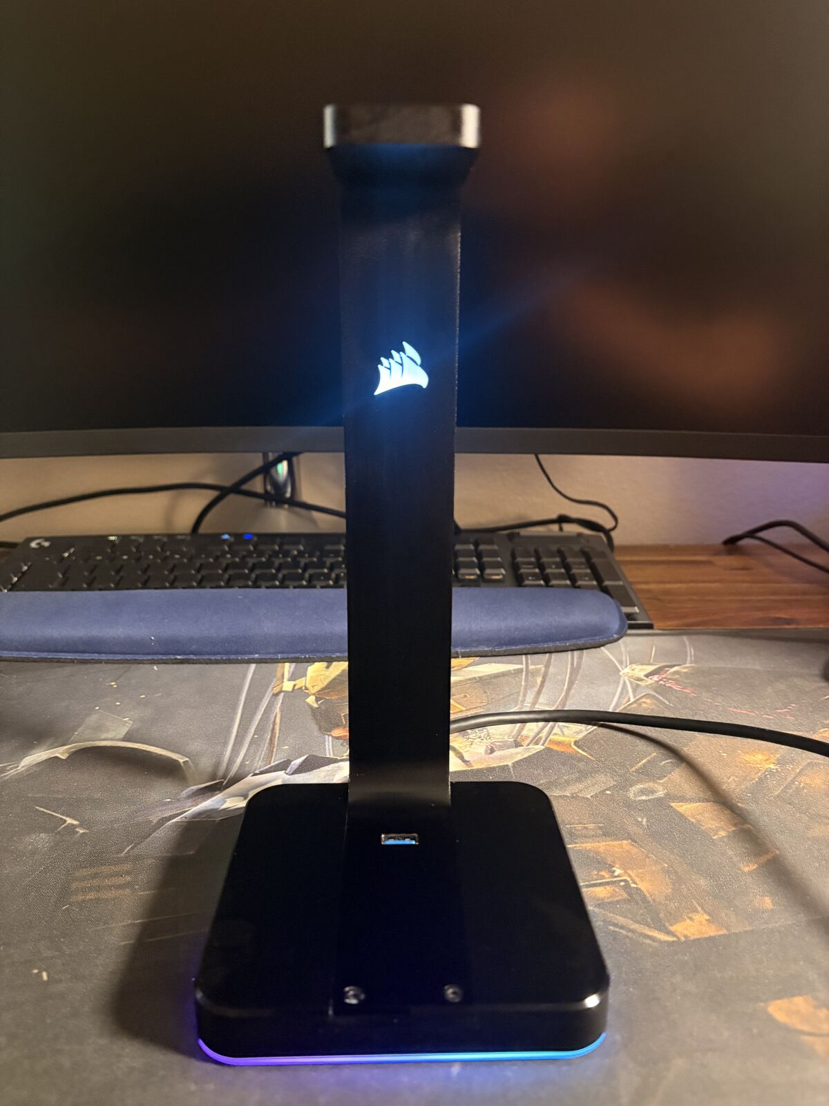 ST100 RGB Premium Headset Stand with 7.1 Surround Sound