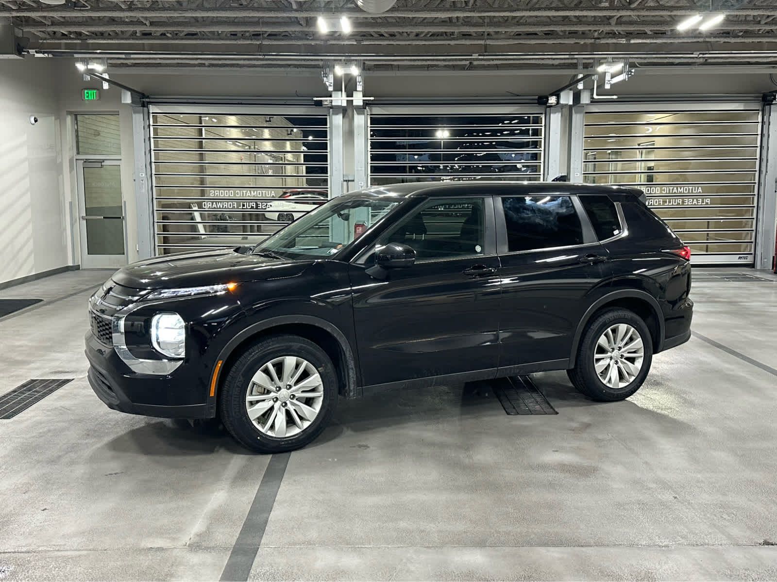 2025 Mitsubishi Outlander ES