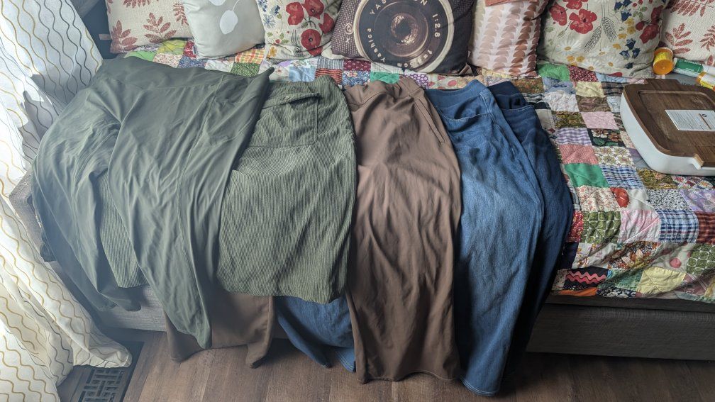 BRAND NEW! Never Worn, lot of 5 3XL Halara bottoms