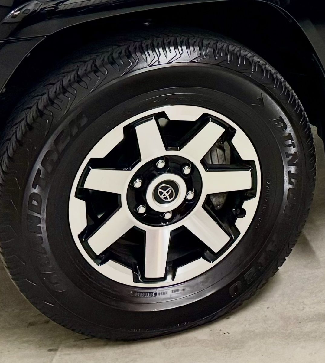 2023 Toyota 4Runner Off-Road wheels and Dunlop Grandtrek tires