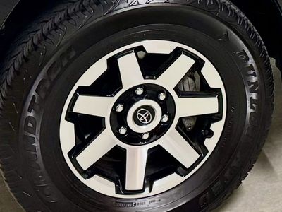 2023 Toyota 4Runner Off-Road wheels and Dunlop Grandtrek tires