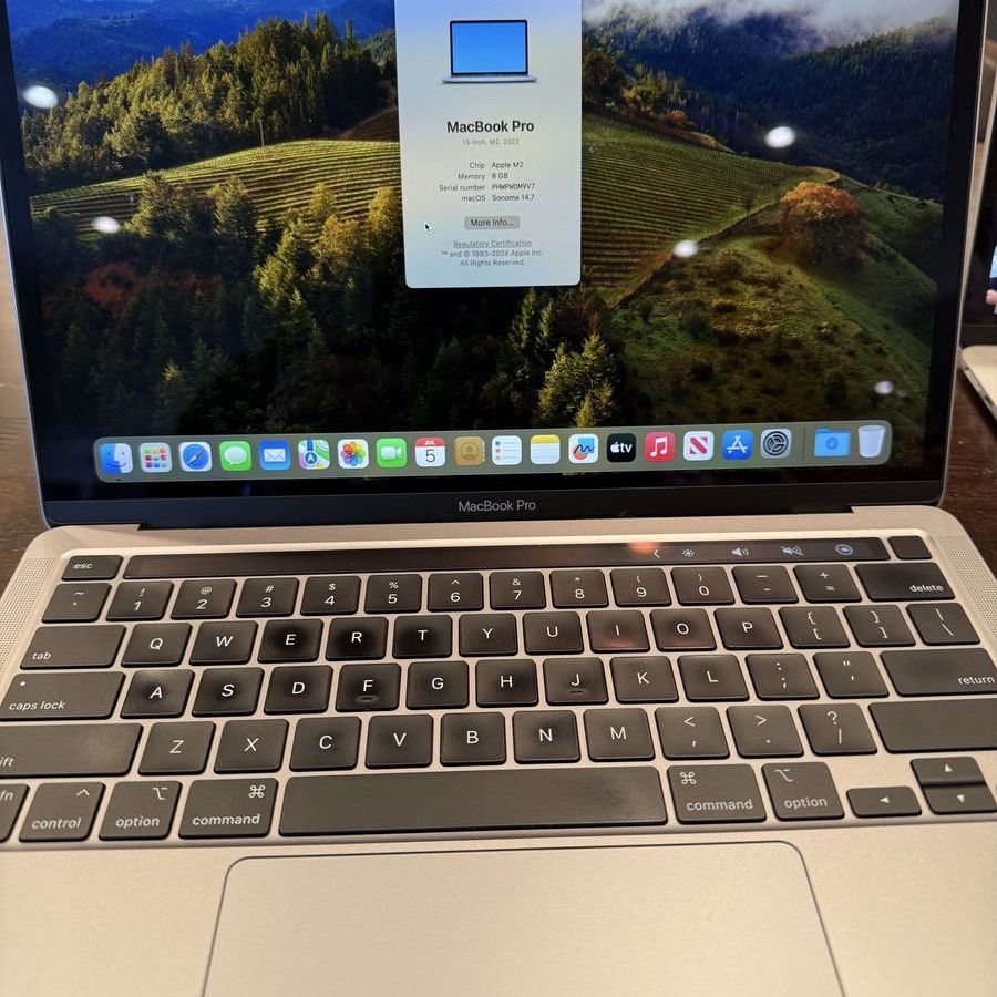 Apple MacBook Pro 13-inch M2 2022, 8GB, 256 Gig
