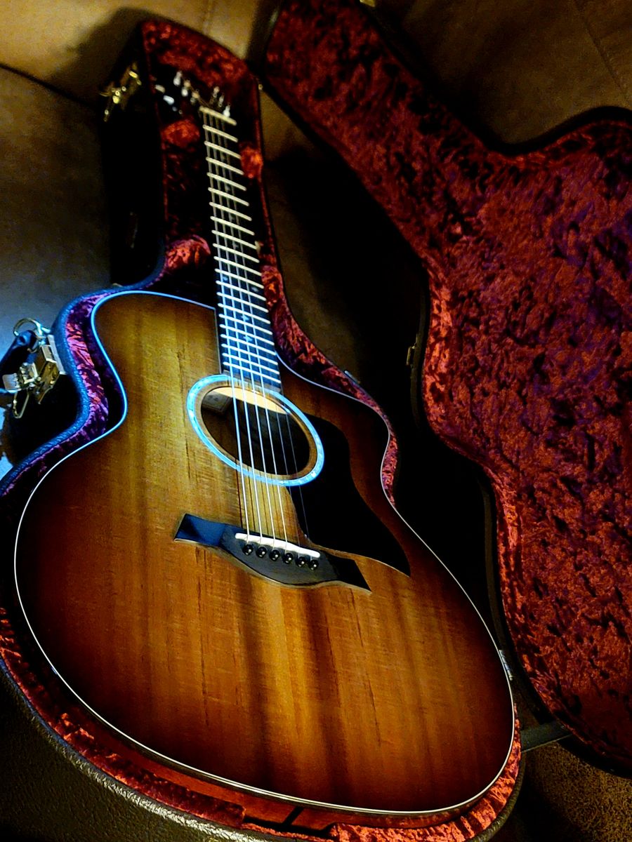 TAYLOR KOA WOOD ELECTRIC ACOUSTIC