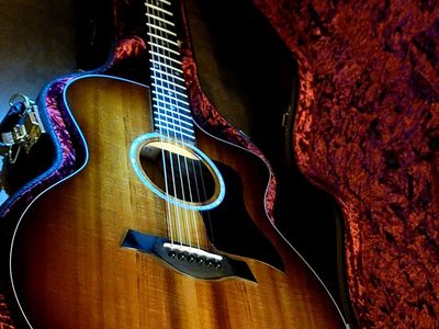 TAYLOR KOA WOOD ELECTRIC ACOUSTIC