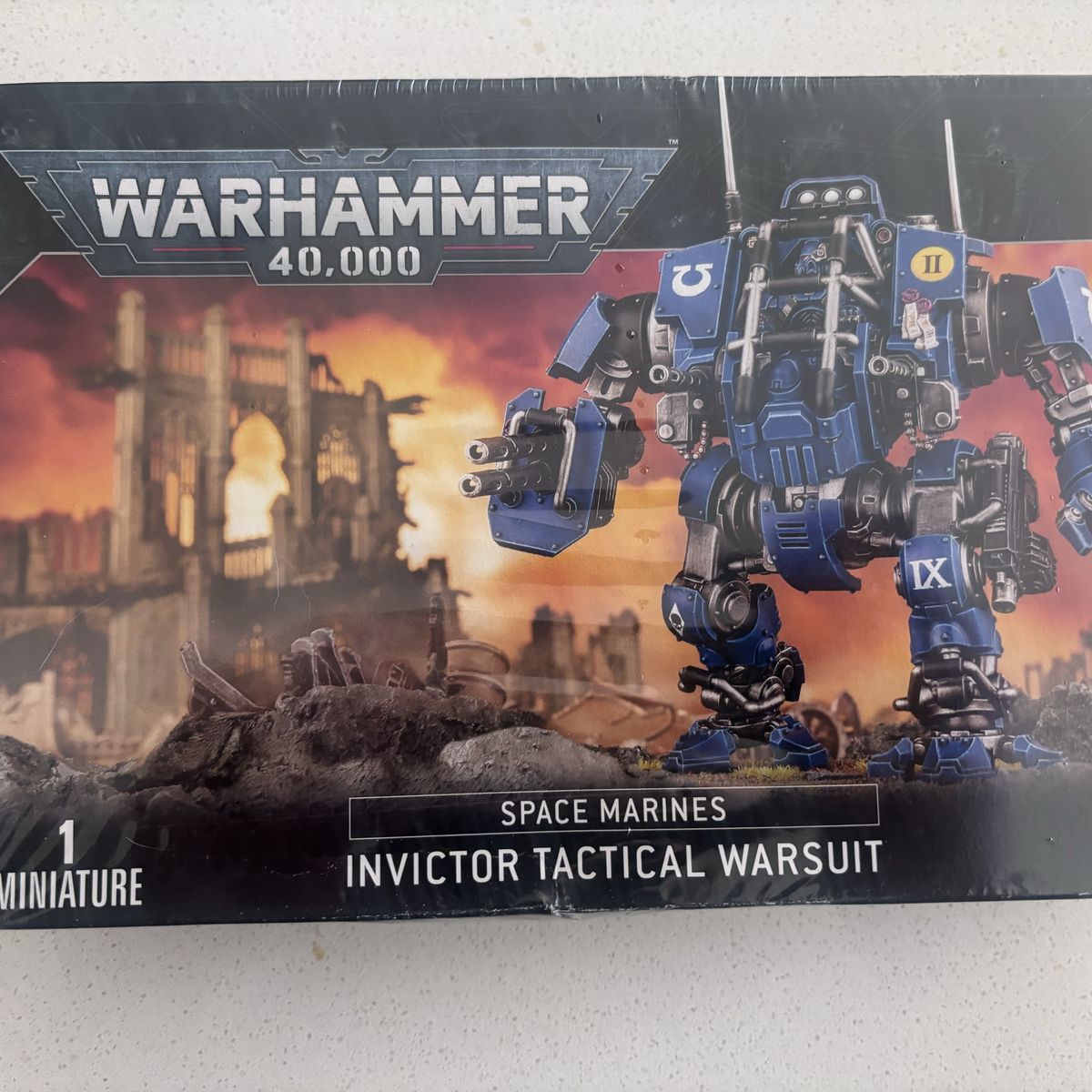 Warhammer - 40K Invictor Tactical Warsuit