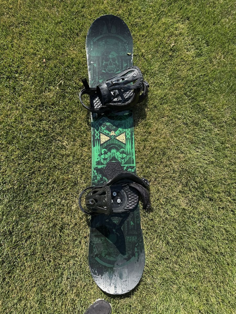 Burton Deuce Snowboard 159cm with Bindings - All Mountain