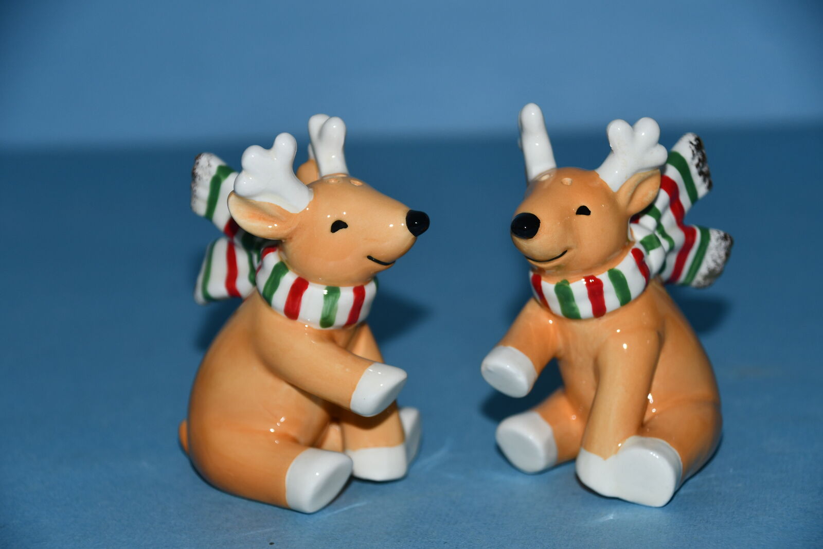 LENOX "SALT & PEPPER SHAKER" CHRISTMAS REINDEER ~ HEIGHT 3.5" ~ NO CHIPS!