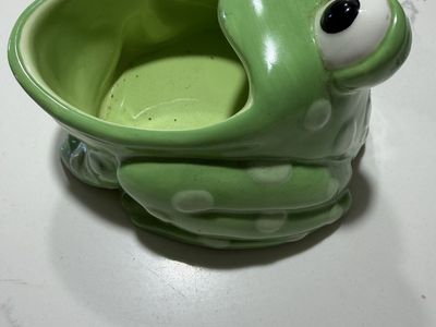 Cute Green Frog Ceramic Planter - Whimsical Polka Dot Design - Excellent Condition