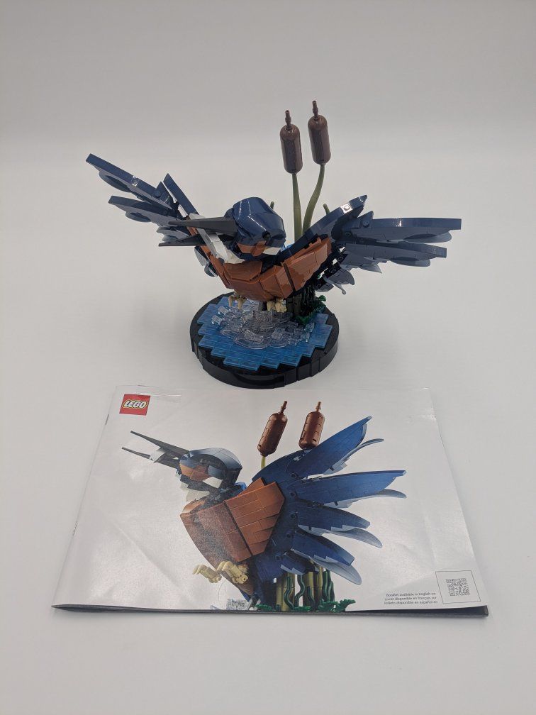 LEGO Icons KingFisher 10331, open, w/instructions