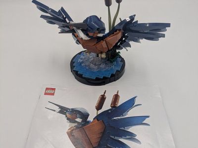 LEGO Icons KingFisher 10331, open, w/instructions