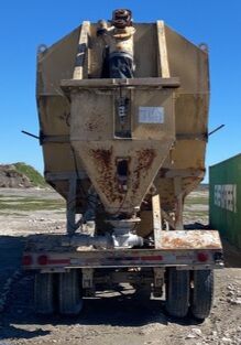 Belgrade Horizontal Cement Silo – Triple Discharge, Blower, Auger, Trailer-Mounted 250V Powered