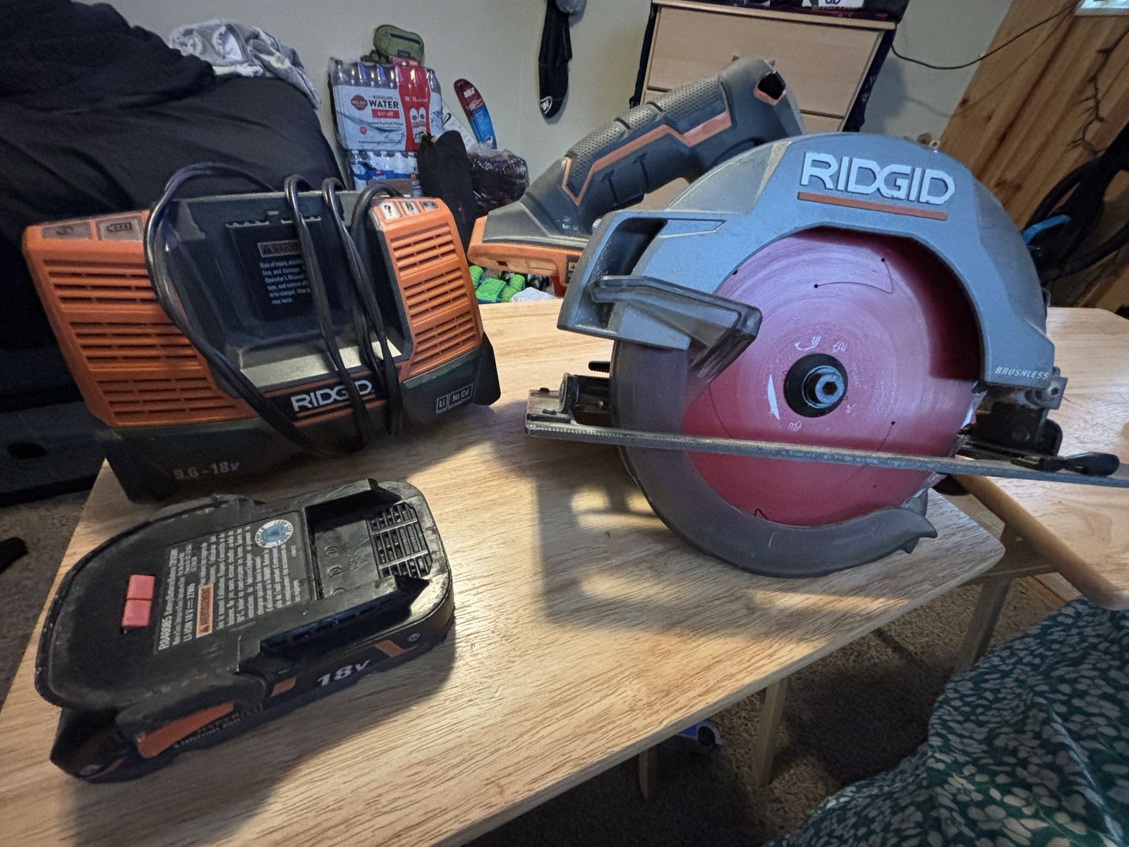 RIDGID R8653 18V Brushless 7-1/4" Cordless Circular Saw Kit with Battery & Charger