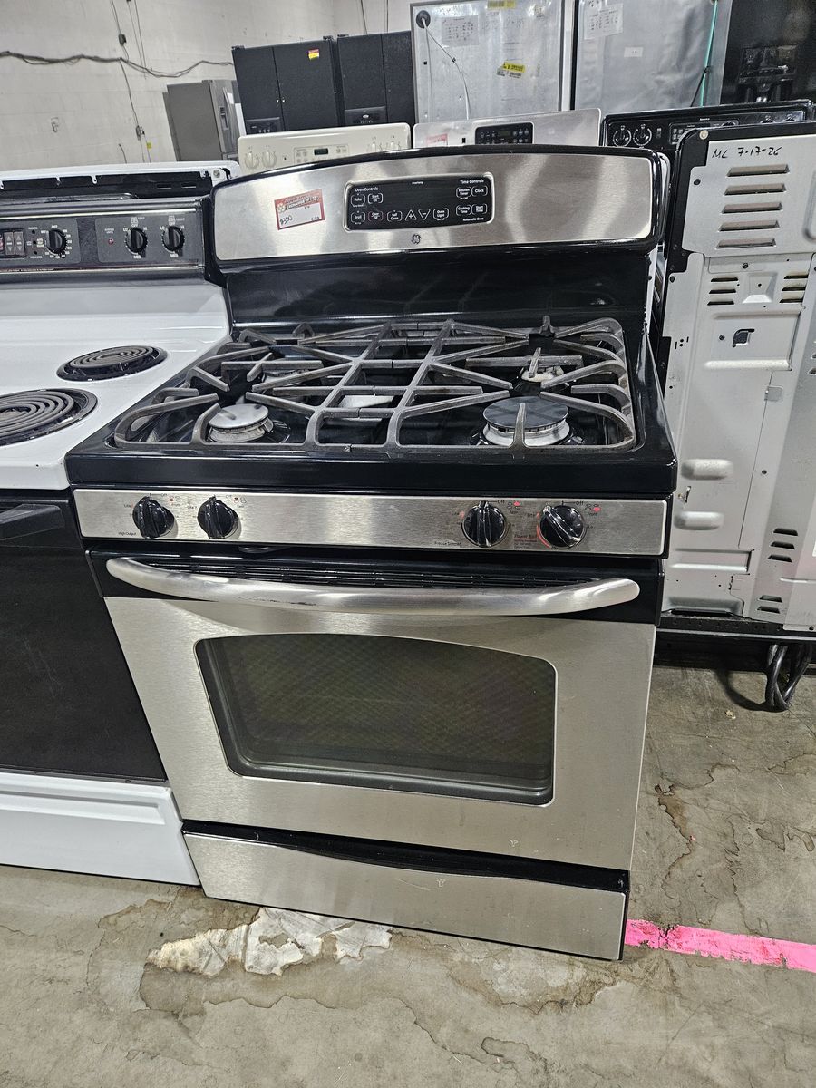GE Stainless Steel Gas Range Oven with 4 Burners - Used, Good Condition