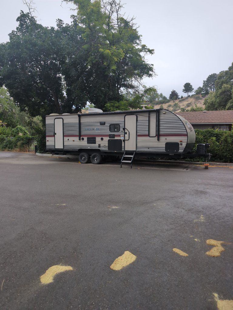 2018 Cherokee Grey Wolf Travel Trailer - Great Condition, Ready for Adventure