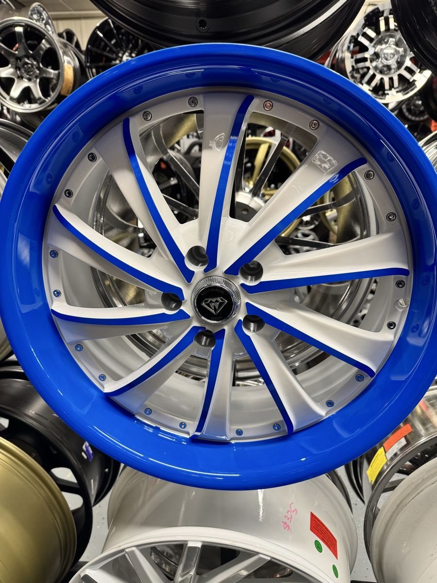 Brand new set of White Diamond Edition 20x8.5 White/Blue Face & Lip Wheels 5x114.3 PCD, 35 Offset, 73.1 CB
