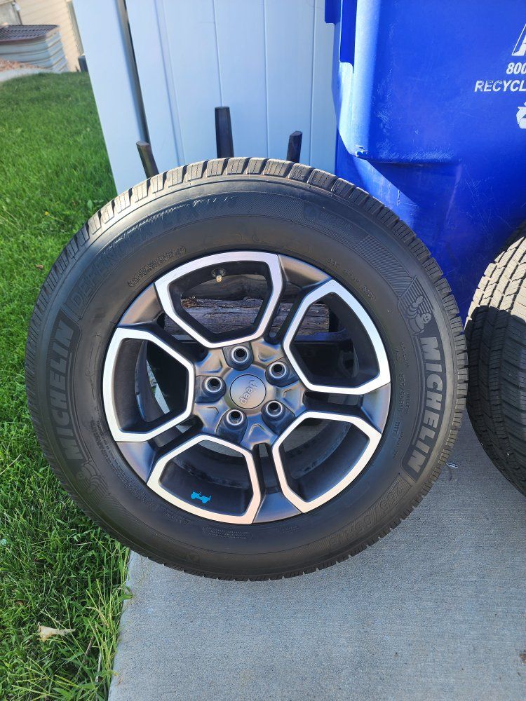 18" OEM Jeep Wheels & Premium Michelin Tires - Complete Set (Only 7k Miles!)